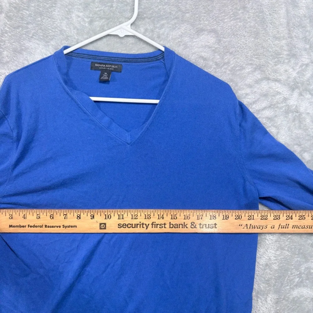 Banana Republic V-Neck Sweater Mens XL Blue Luxury Blend Silk Cotton Cashmere